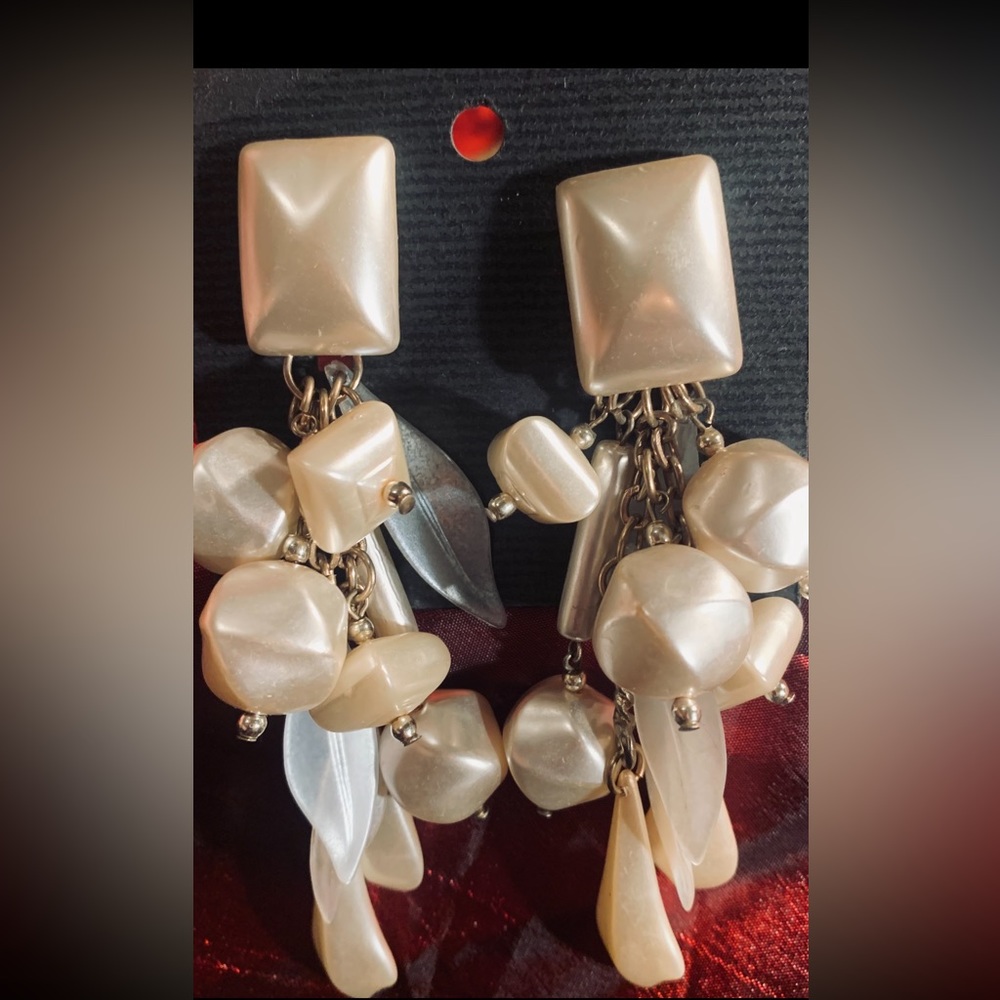 Beautiful Vintage1980s Long Dangle Earings